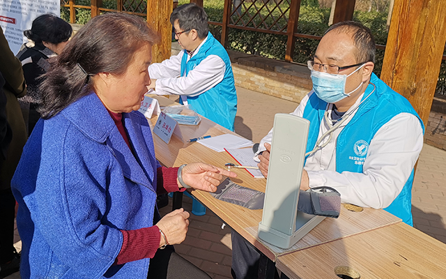 【学雷锋日】广发体育官网举办“爱满京城，牵手智慧家医”志愿服务活动(图5)
